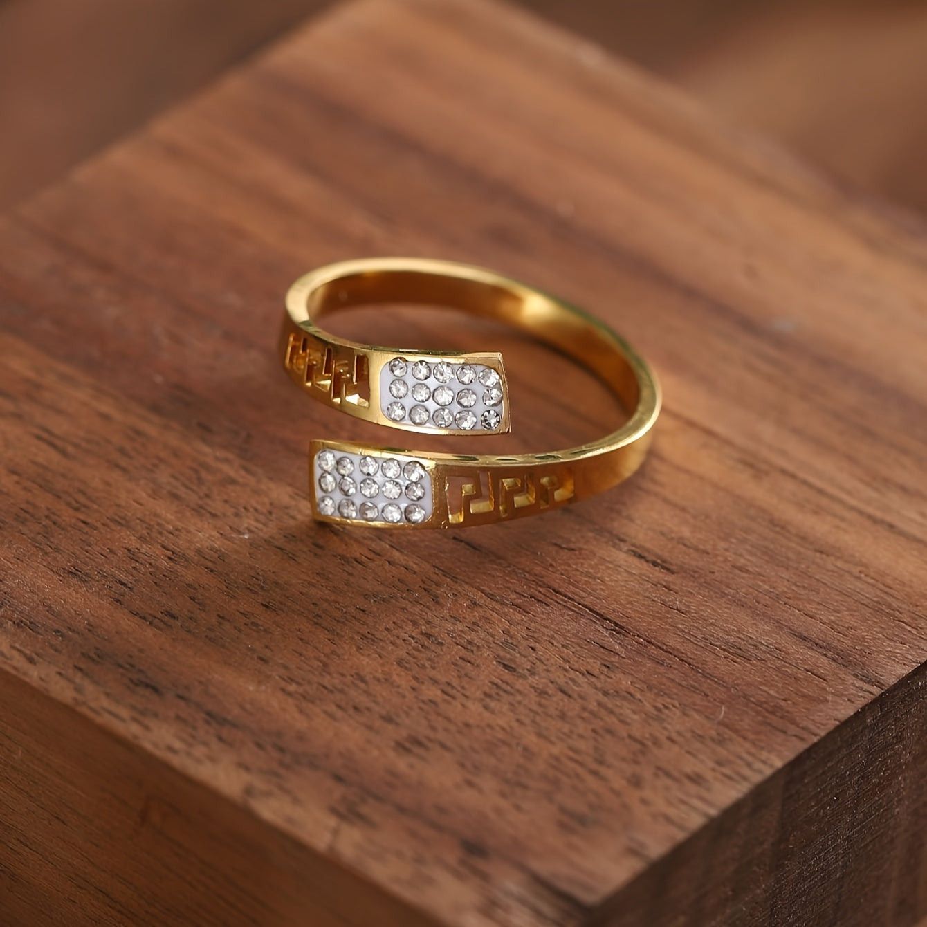 Vintage Ring with Sparkling Rhinestones