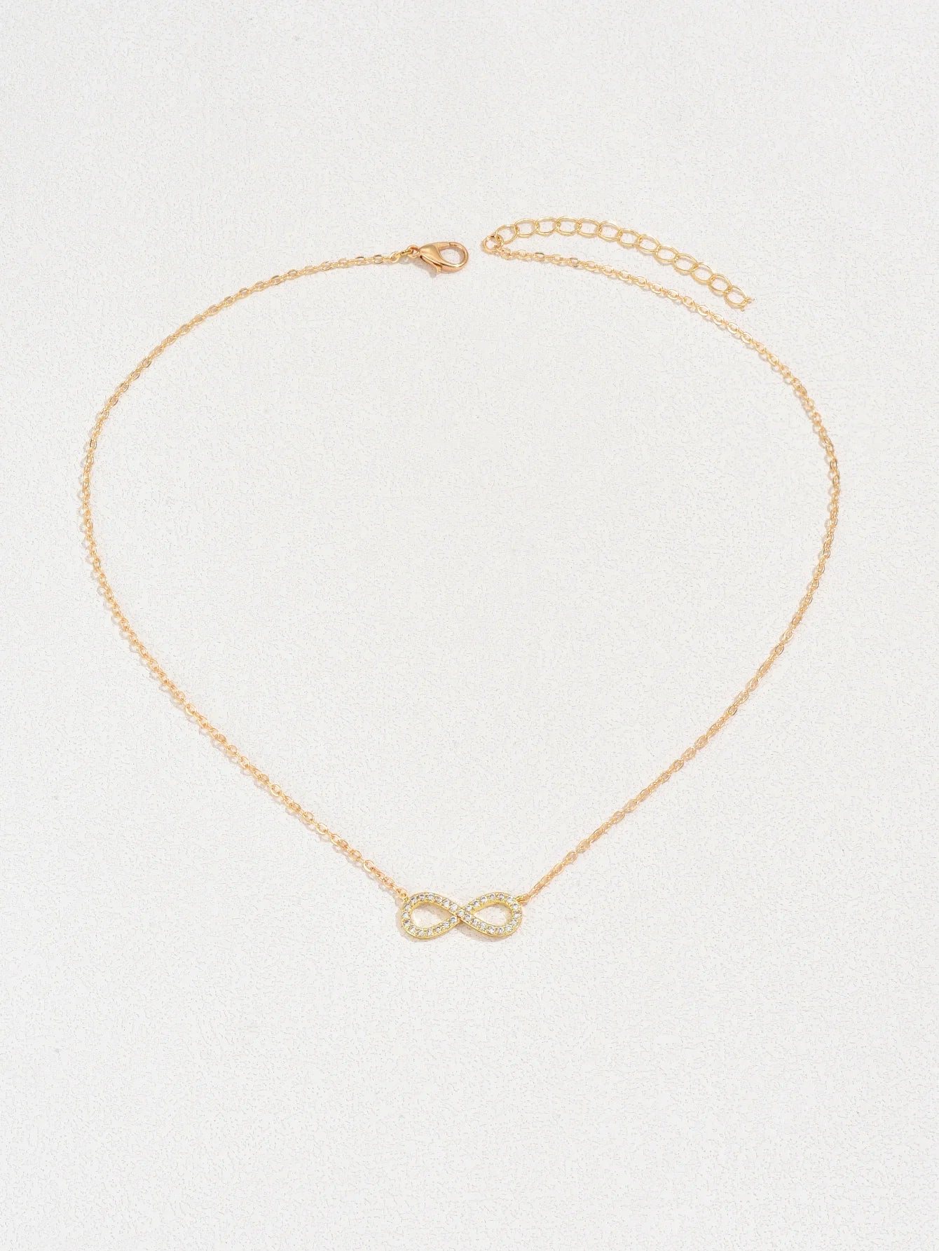 Collar infinito de oro con circonitas